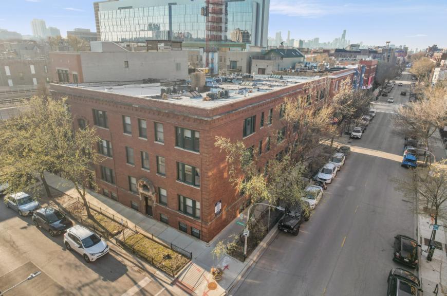 961 West Fletcher St. – photo 4