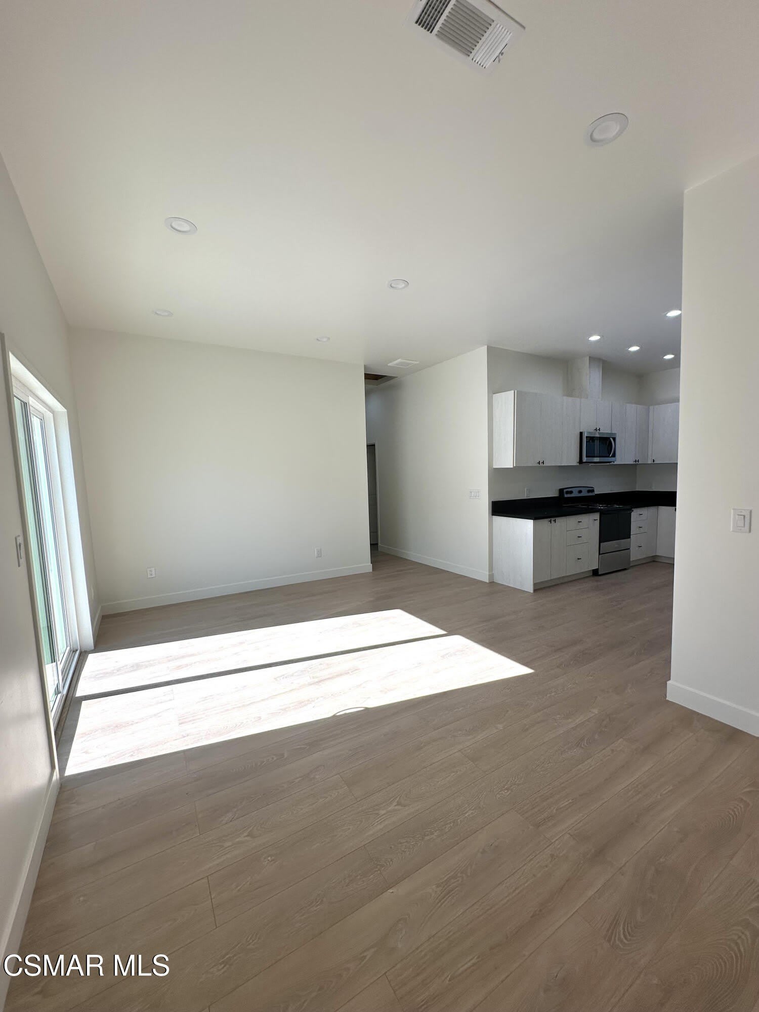 8515 Vanalden Avenue – photo 5