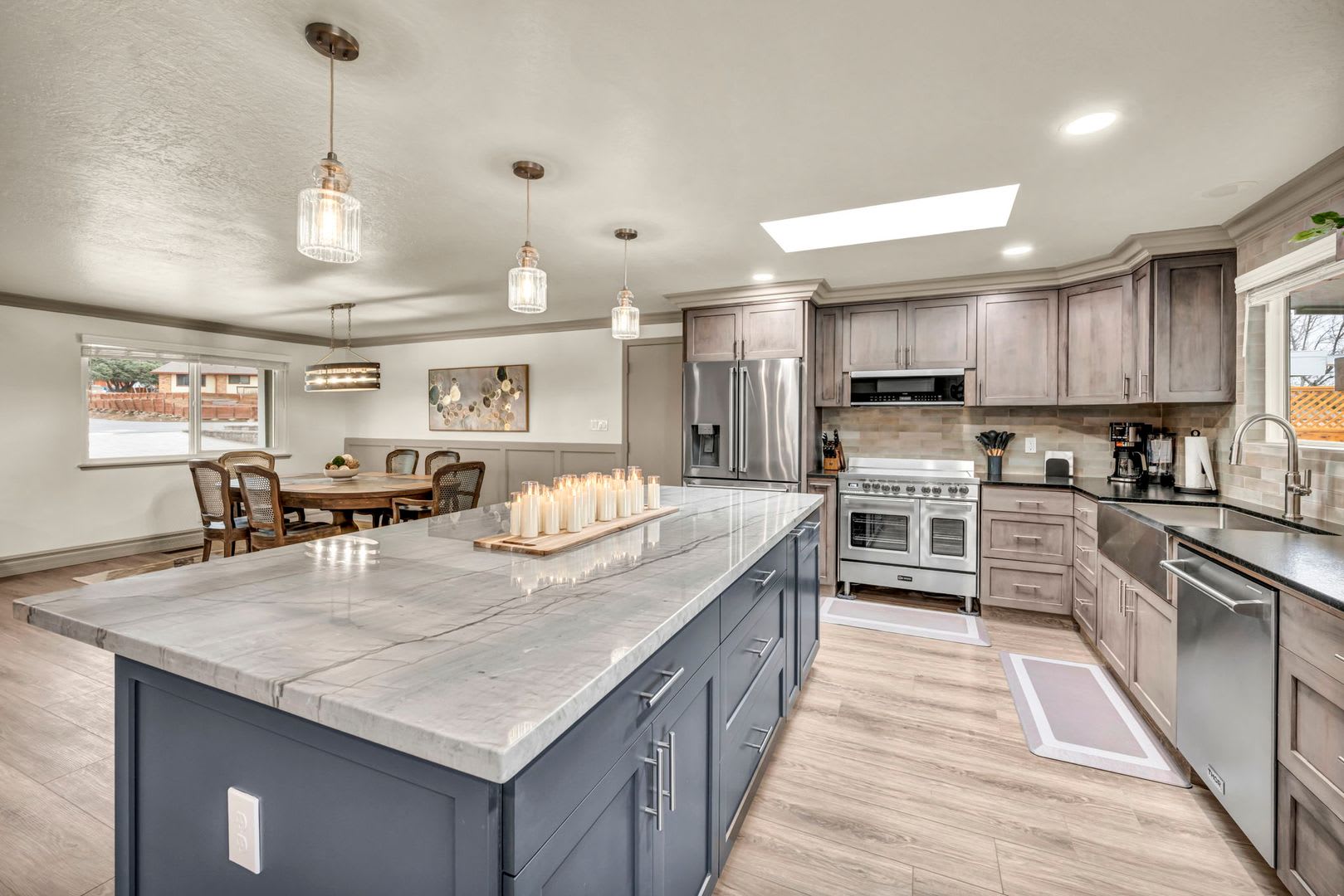 Single Level Fully Furnished South Reno Retreat With Sweeping Mountain Views Hot Tub High End Finishes – photo 4