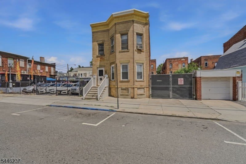 489 E 22Nd St – photo 2
