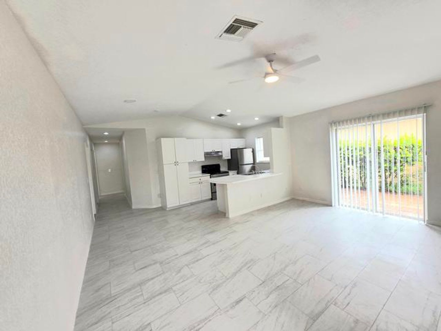 569 E Ridge Circle N, Boynton Beach, FL 33435 – photo 2