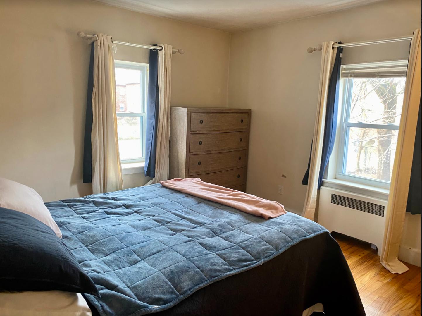 Large 2 Bed Unit In The Heart Of Oak Square – photo 4