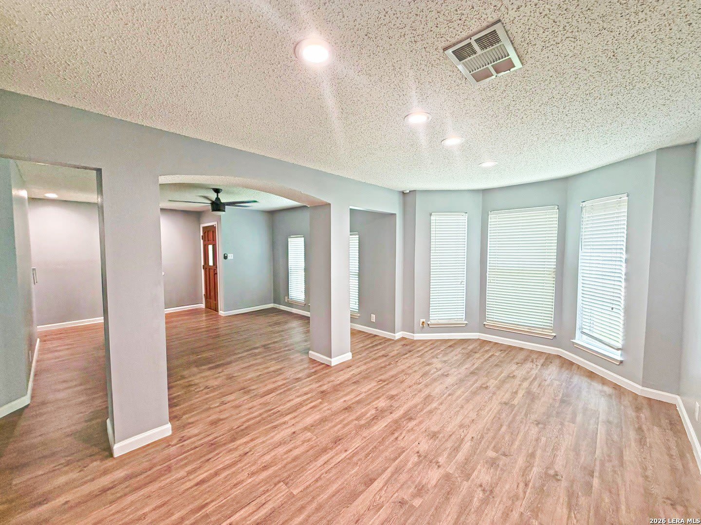 1302 Whitegate – photo 3