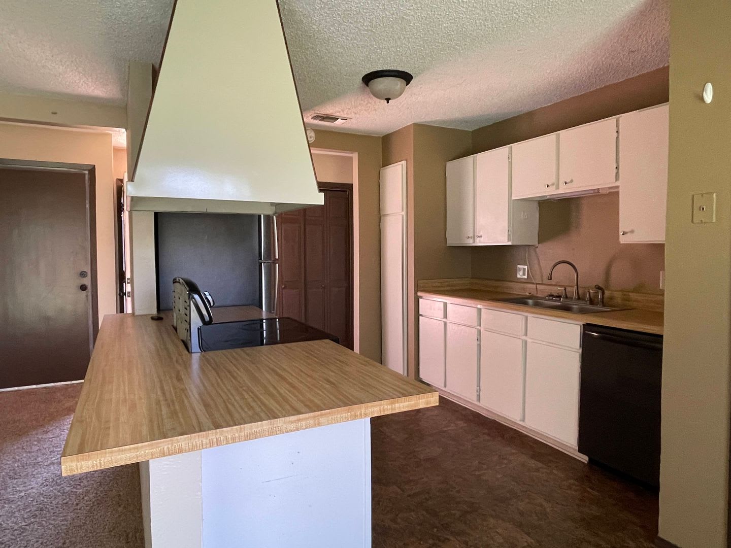 Charming 2 Bedroom Home Cozy Comfort Meets Everyday Ease In Snyder – photo 5