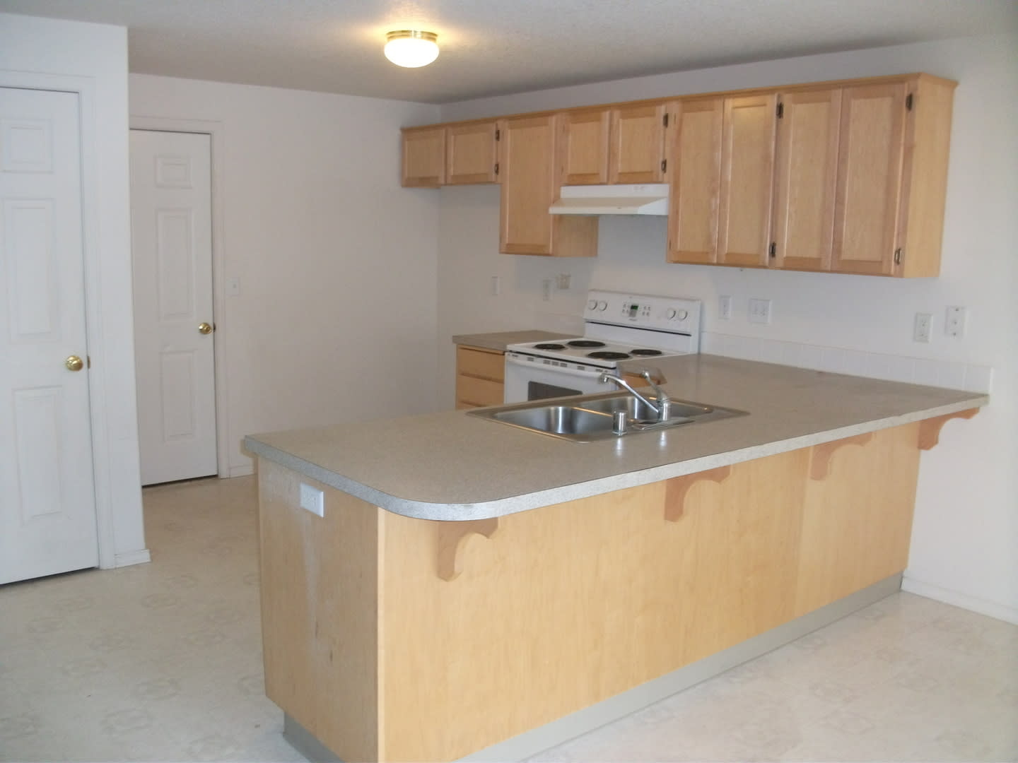 Large Beautiful 4 Bedroom Home w/ Loft & Upstairs Laundry Room! – photo 5