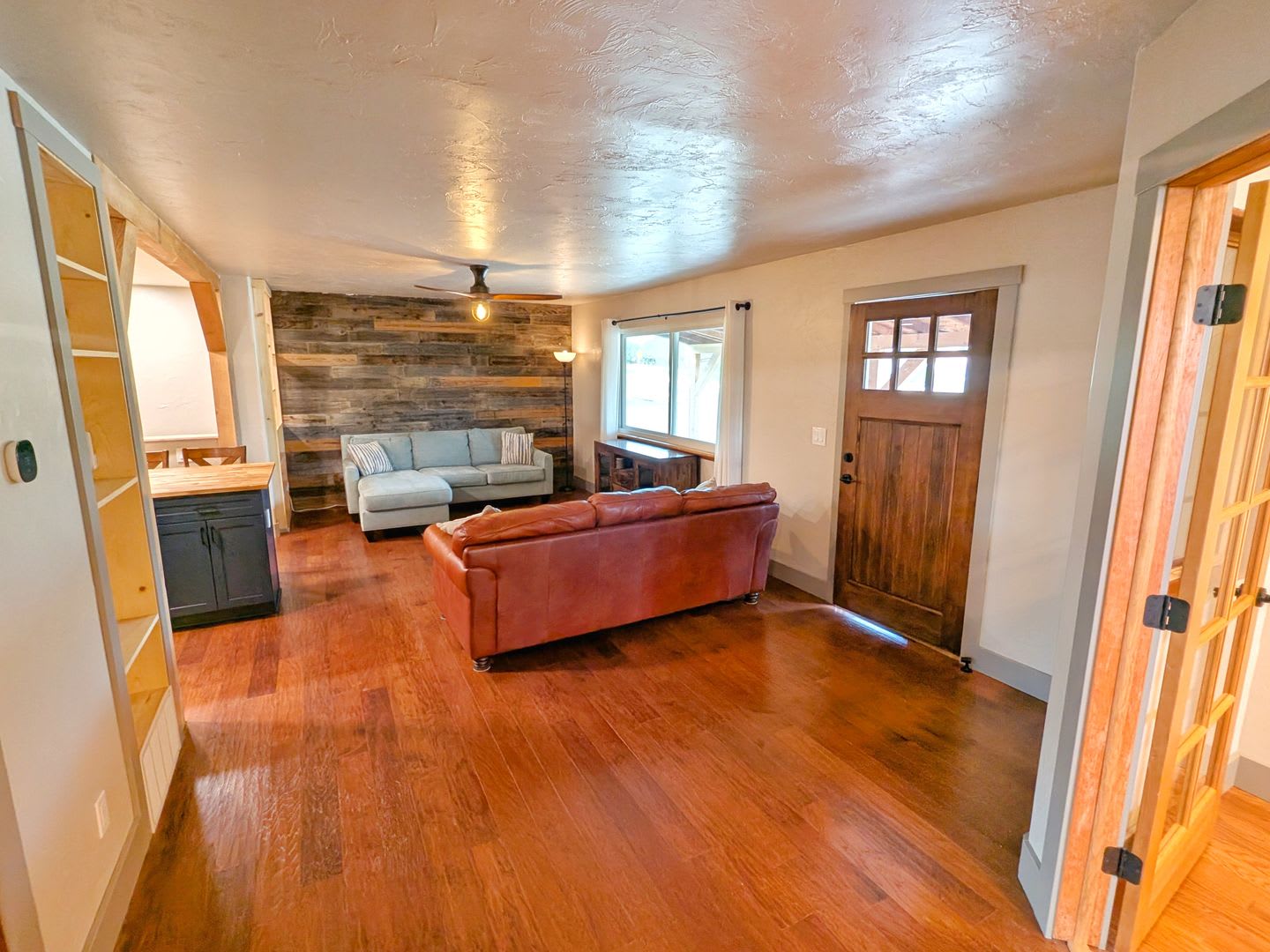 Charming 3 Bd 2 B Corner Lot Single Family Home – photo 3