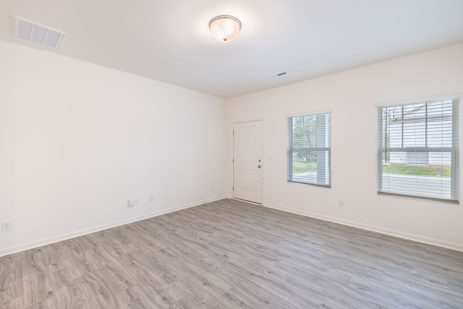 2 Bedroom Townhome Main Street Pineville – photo 3