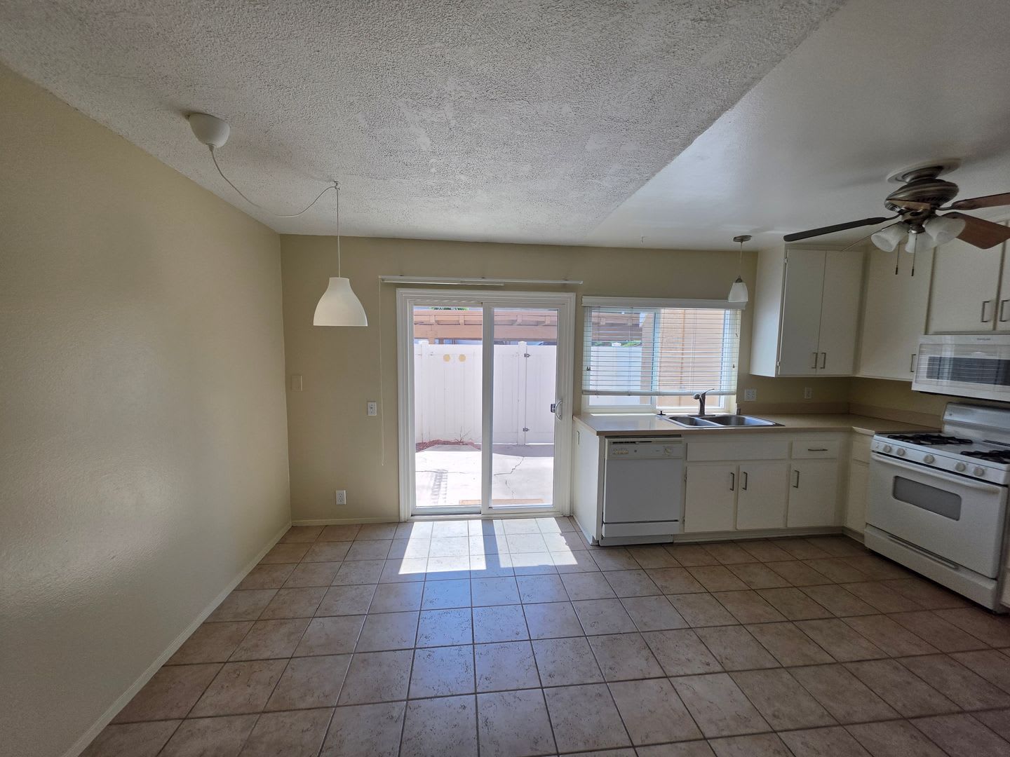 El Camino Real Community 2 Bedroom 1 5 Bath Attached Townhouse – photo 5