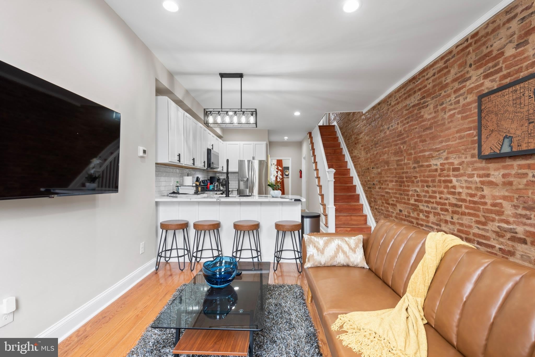2235 E CHASE Street – photo 2