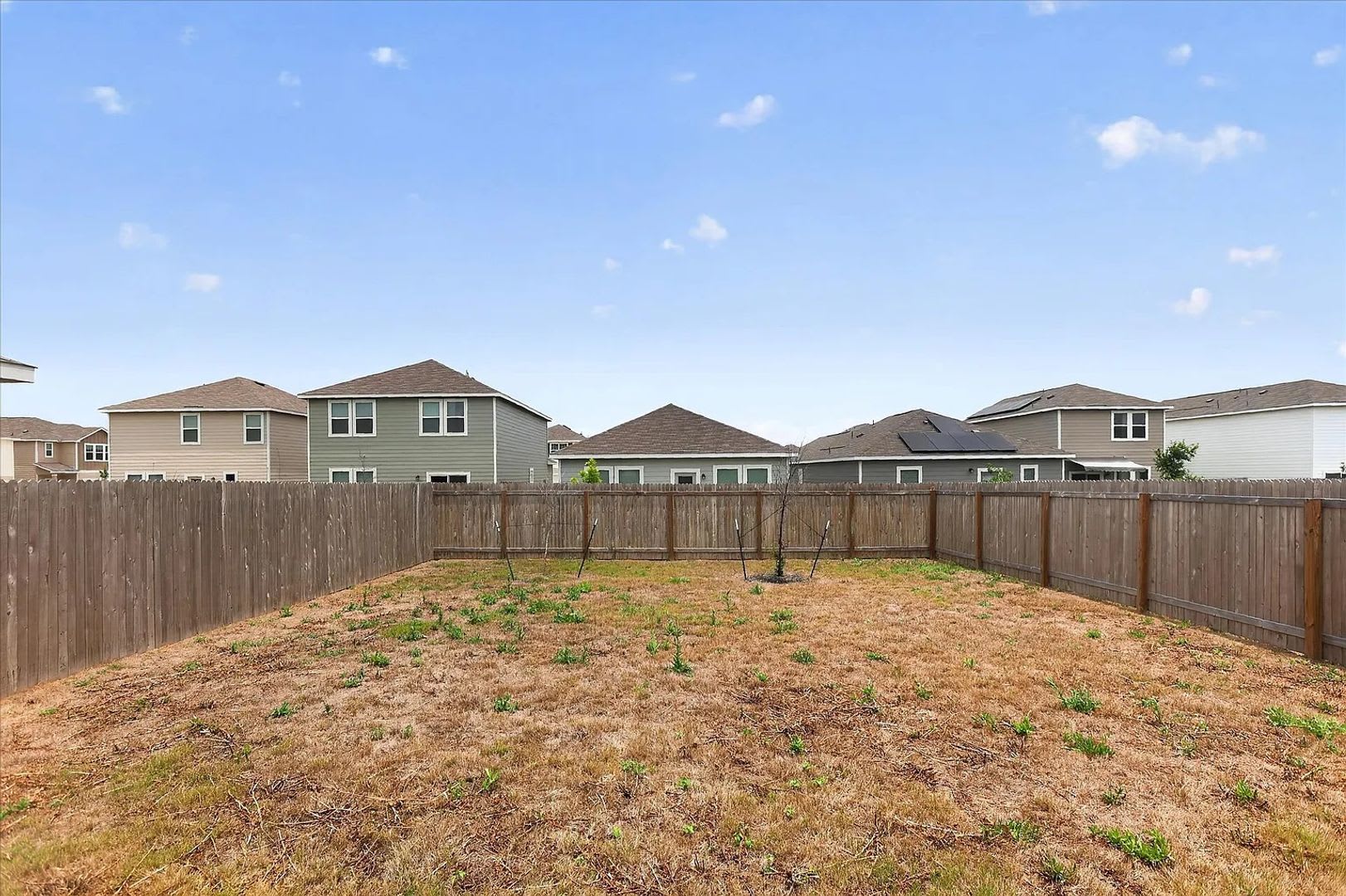 Room in 3 Bedroom Home at Maple Ter – photo 5