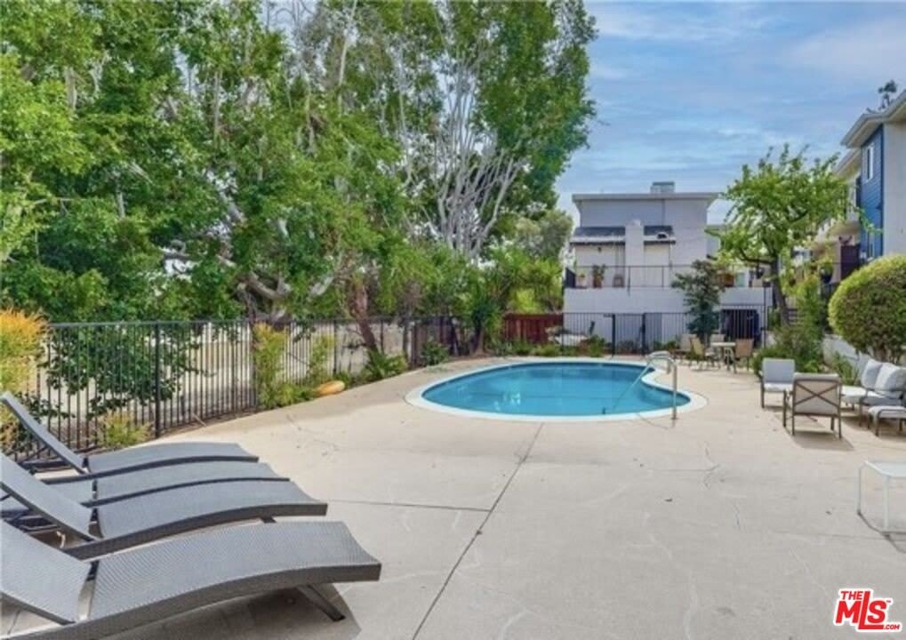 5252 COLDWATER CANYON Ave – photo 3