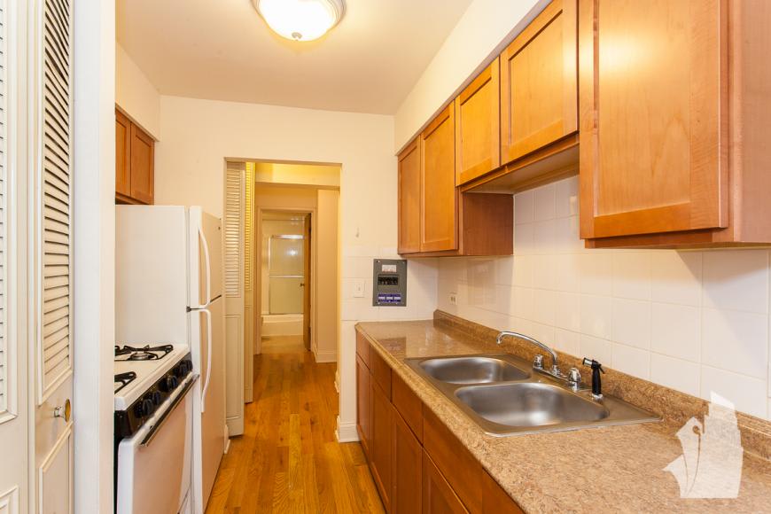 509 W Briar Pl – photo 2
