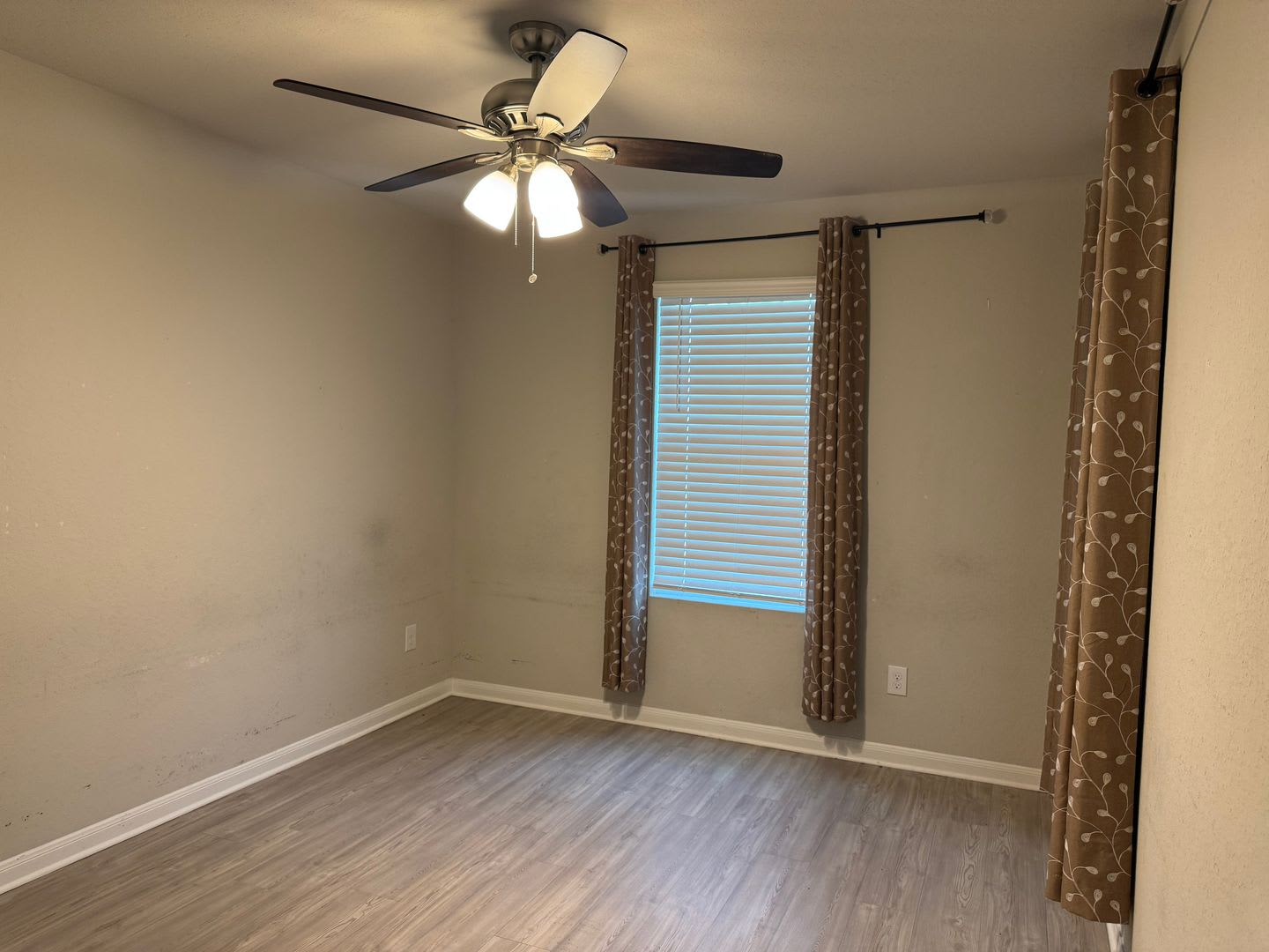 Welcome home to 12702 Mirecourt Way! – photo 4