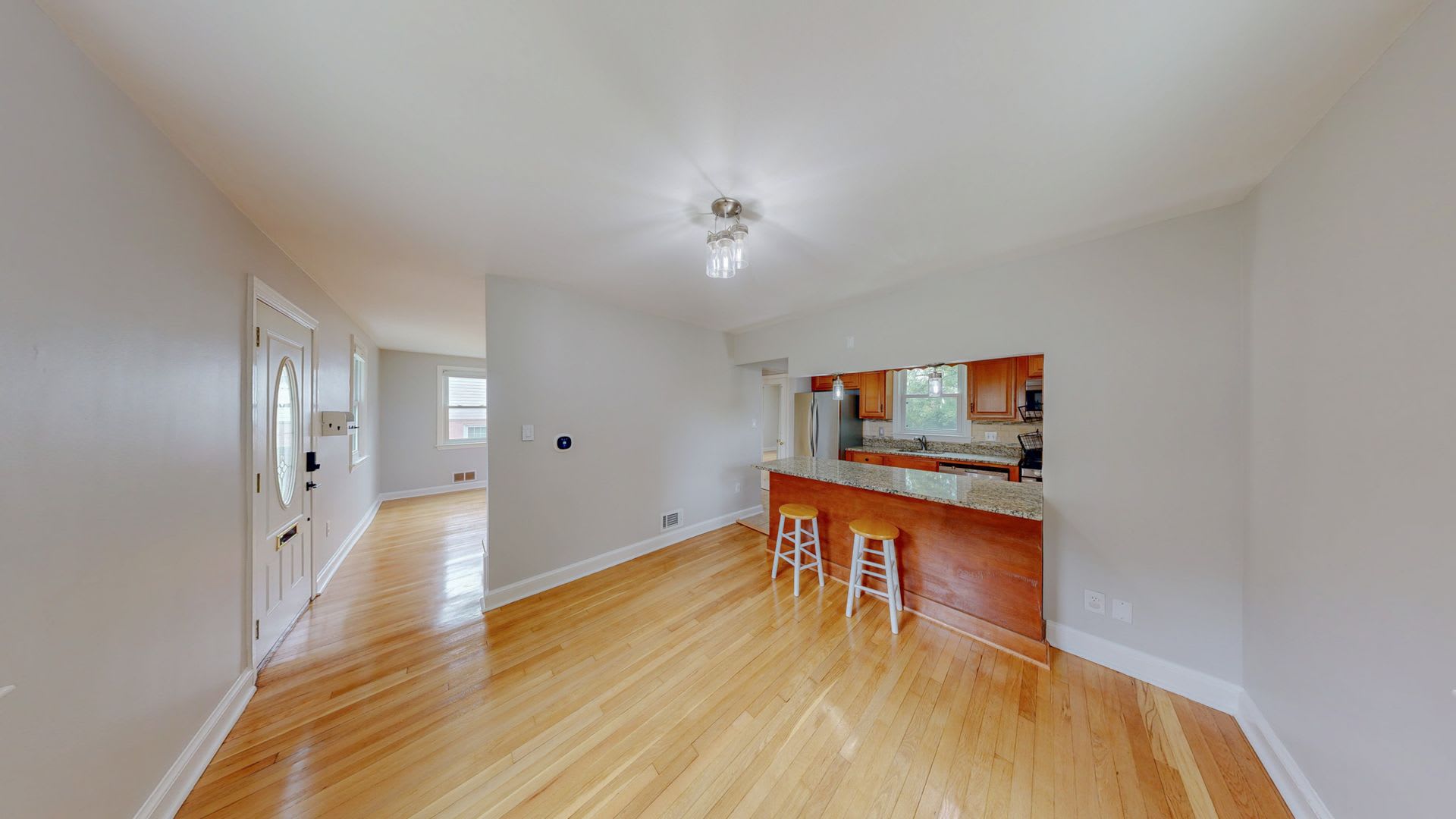Close In Silver Spring Updated 3 Bed 2 Ba – photo 4