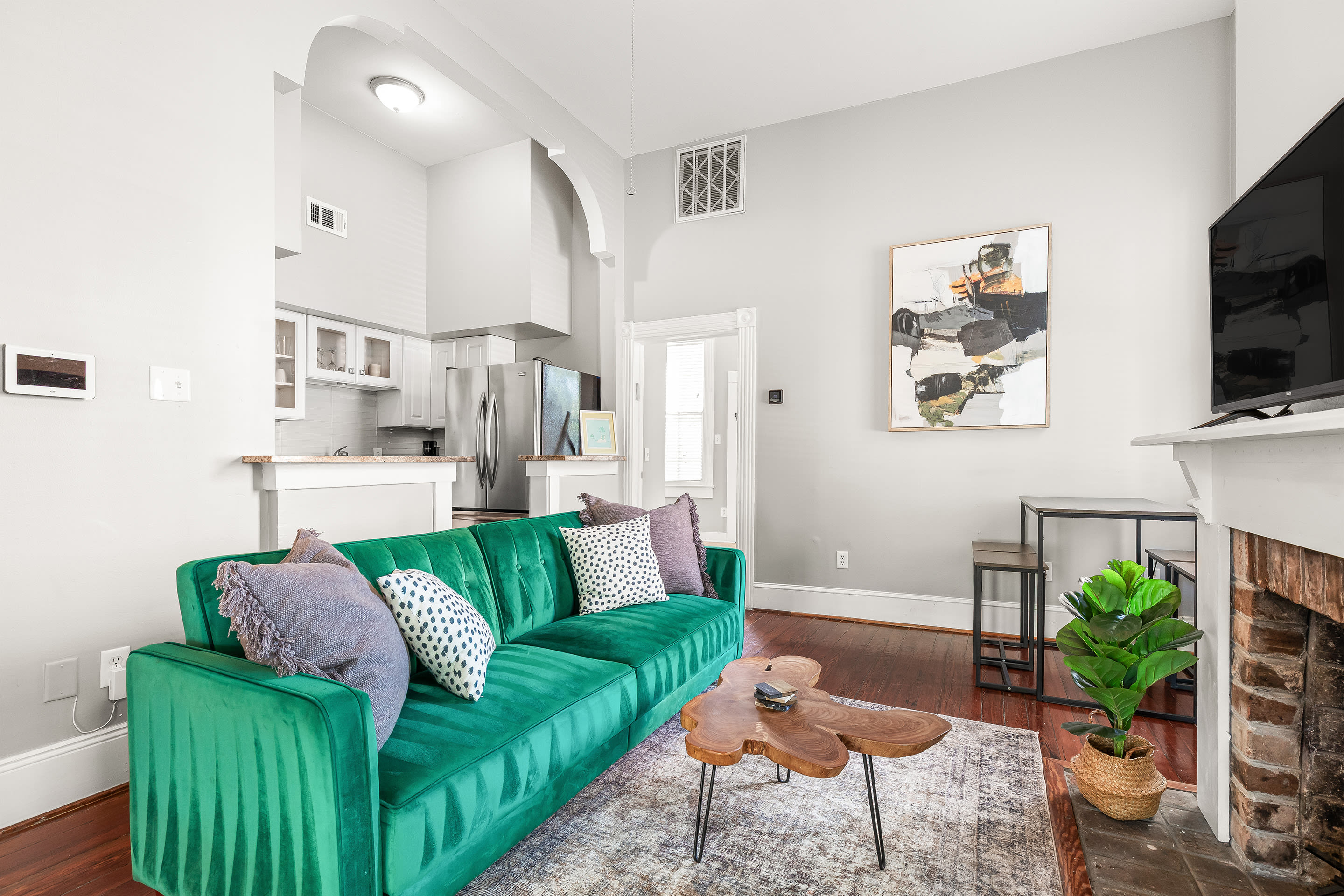 201 E Duffy St – photo 2