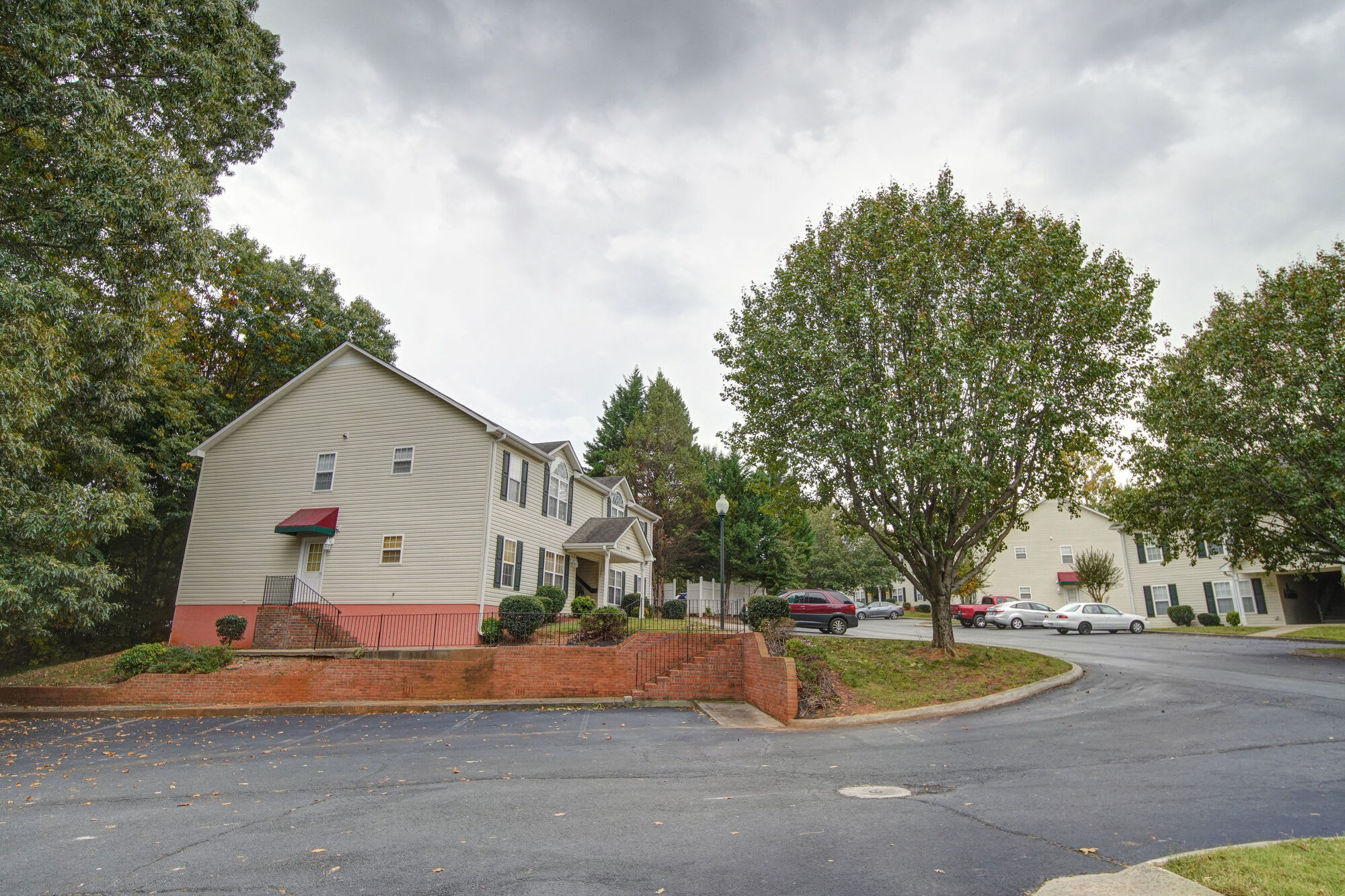 Sentry Pointe Apartments – photo 1