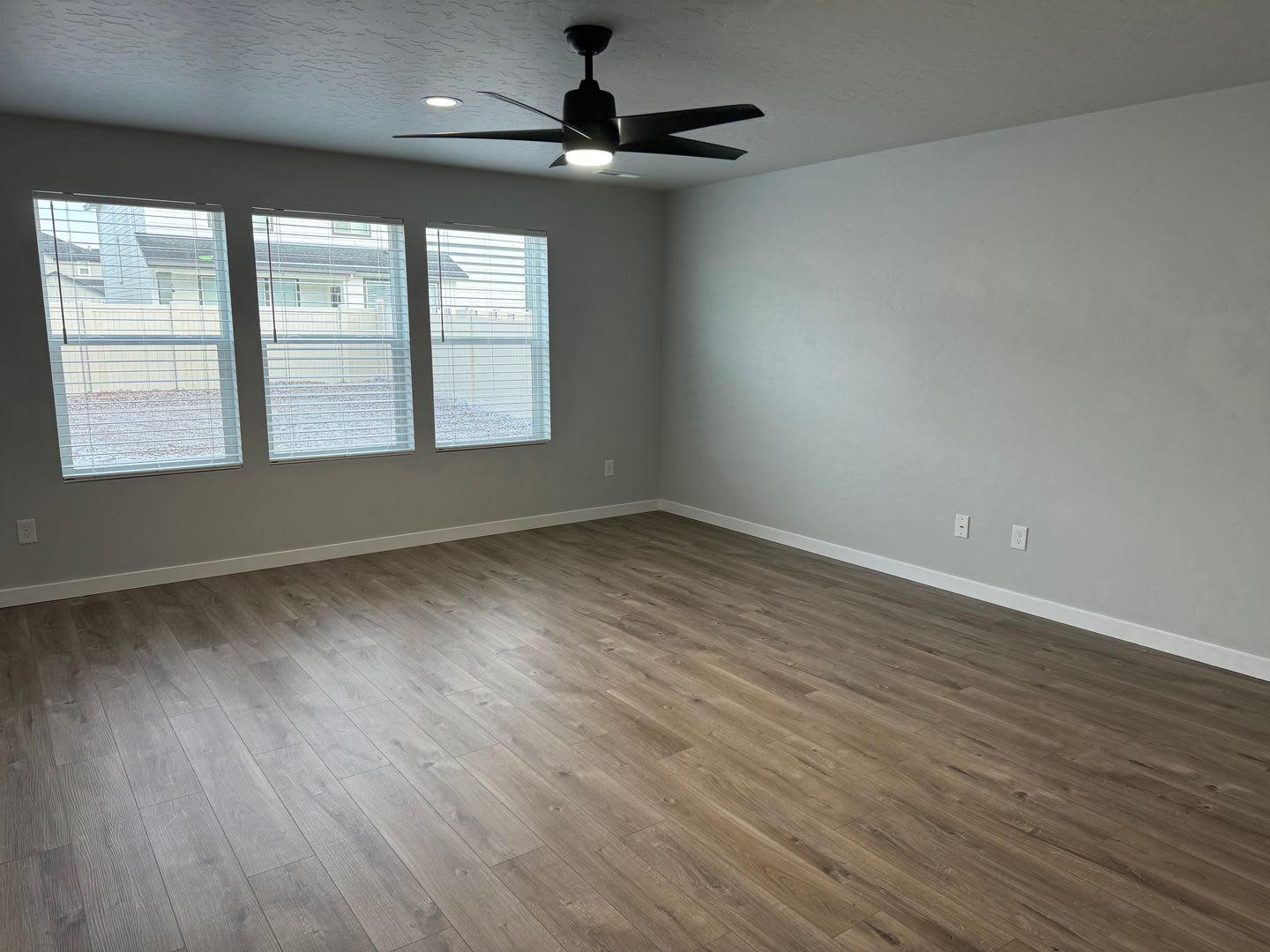 Beautiful & Spacious 4 Bed 2.5 Bath Home – photo 3