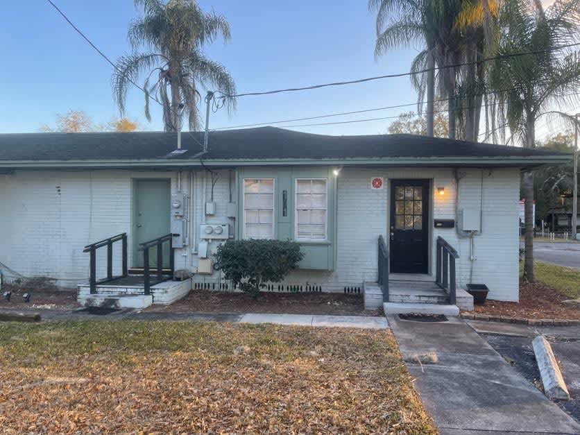101 E Robertson St – photo 2