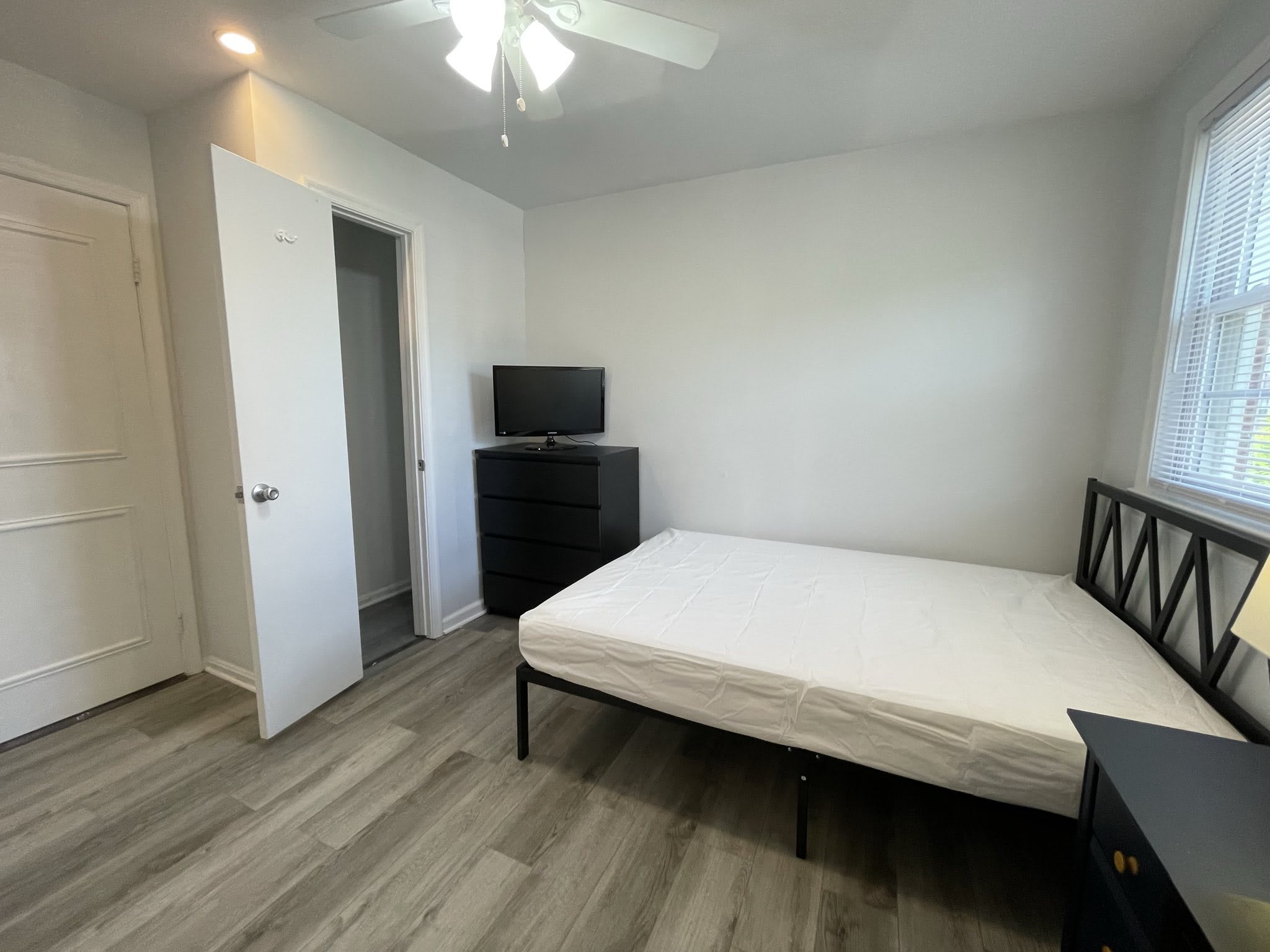 4199 University Dr – photo 4