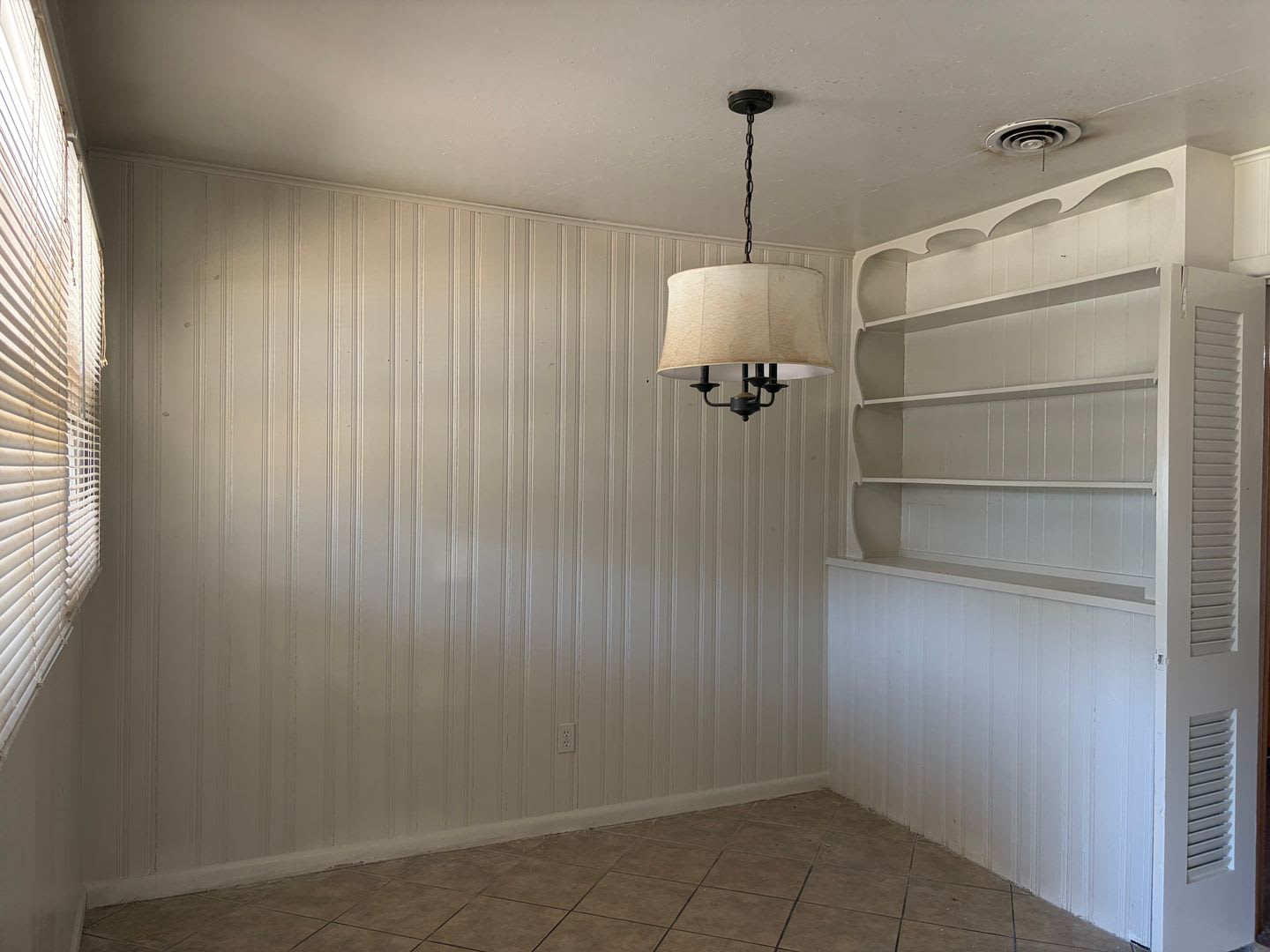 Spacious 3-Bedroom Home in a Convenient Lubbock Location – photo 4