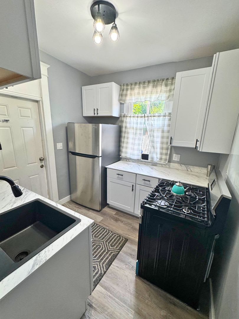 Charming and Spacious 4BR, 2BA Townhouse – photo 4