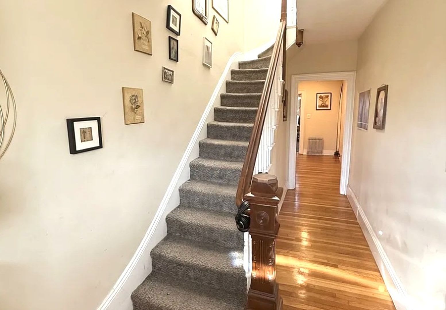 No Fee Single Family House with 5 Parking Spaces Included! Laundry in Unit! – photo 2