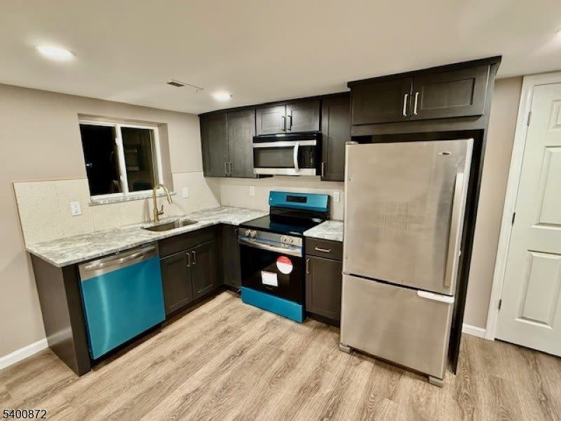 264 Girard Ave – photo 3