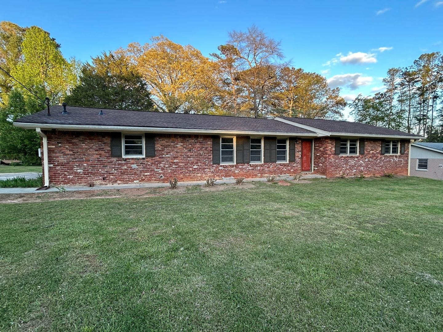 Just Like New Landlord Just Finishing Up Doing A Total Remodel On This 3 Bedroom 2 Bath Home With Large Outbuilding – photo 1