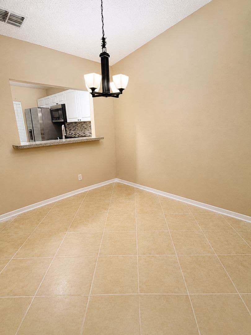 Charming 2 Bed / 2 Bath Dunedin Home – Water, Sewer & Trash Included! – photo 5