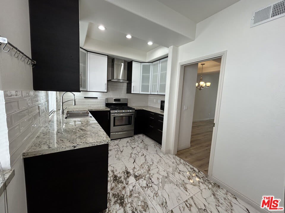 5145 Yarmouth Ave – photo 4