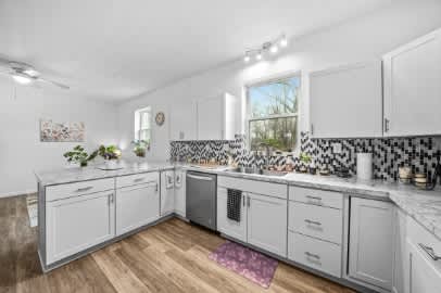 6199 Washington Ave – photo 2
