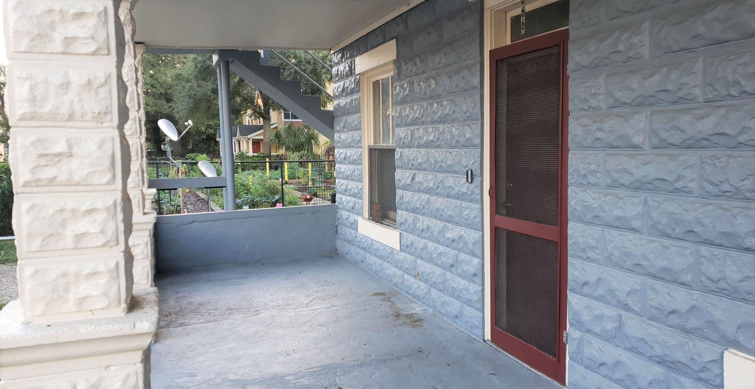 666 W Robinson St – photo 2