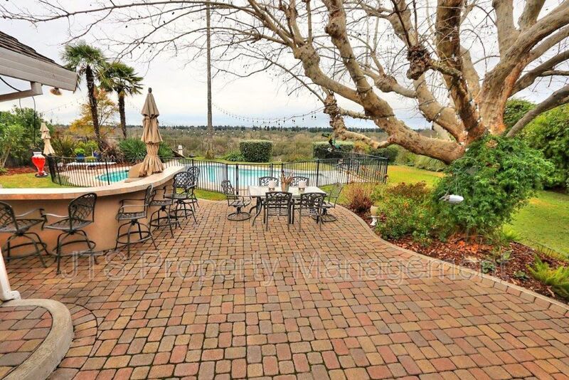 8520 Emperor Drive – photo 4