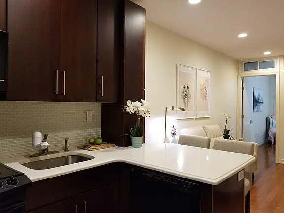 876 10Th Ave Apt 13 – photo 1