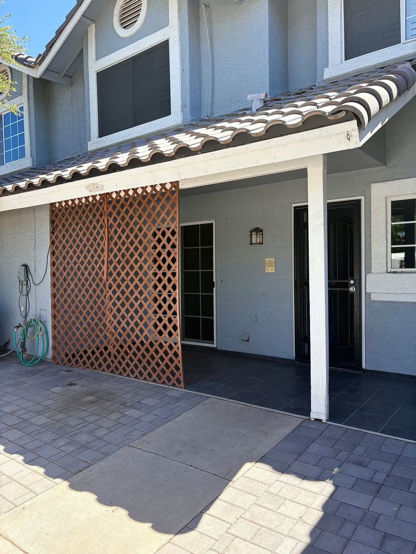 **WONDERFUL & SPACIOUS 3 BEDROOM/2.5 BATHROOM TOWNHOUSE IN CHANDLER (RAY & MCQUEEN)** – photo 2