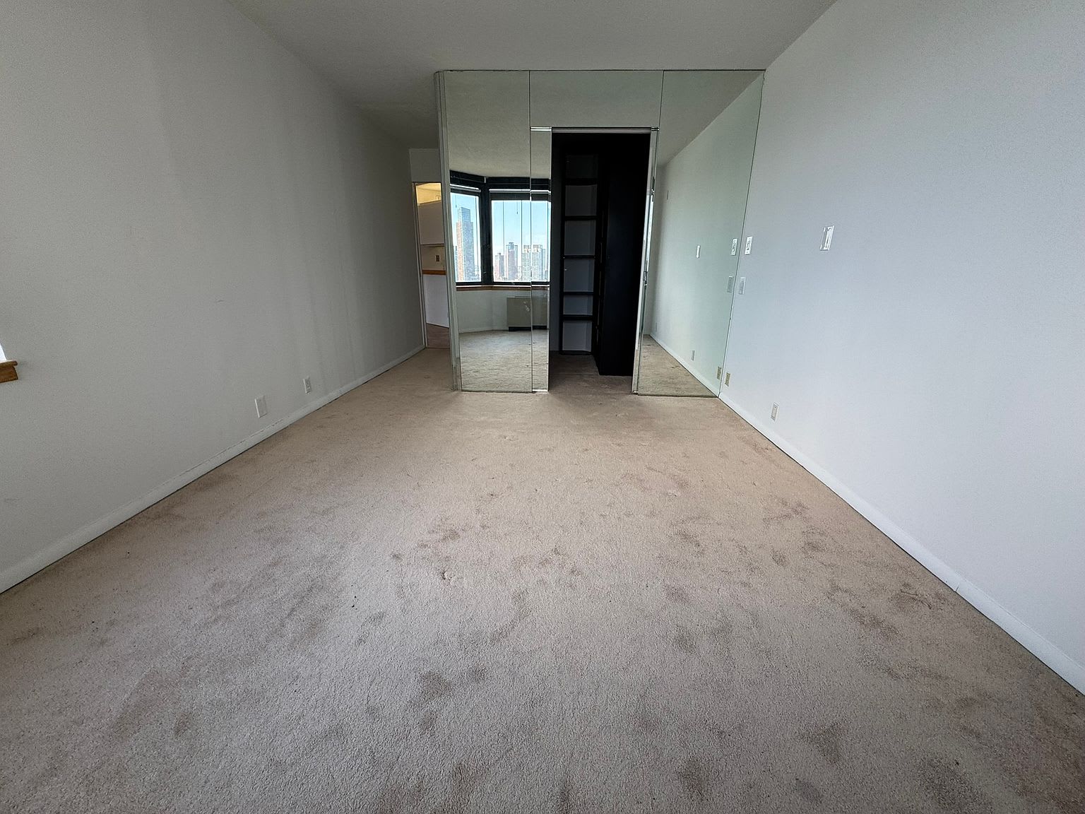 415 E 37th St Apt 24C – photo 2