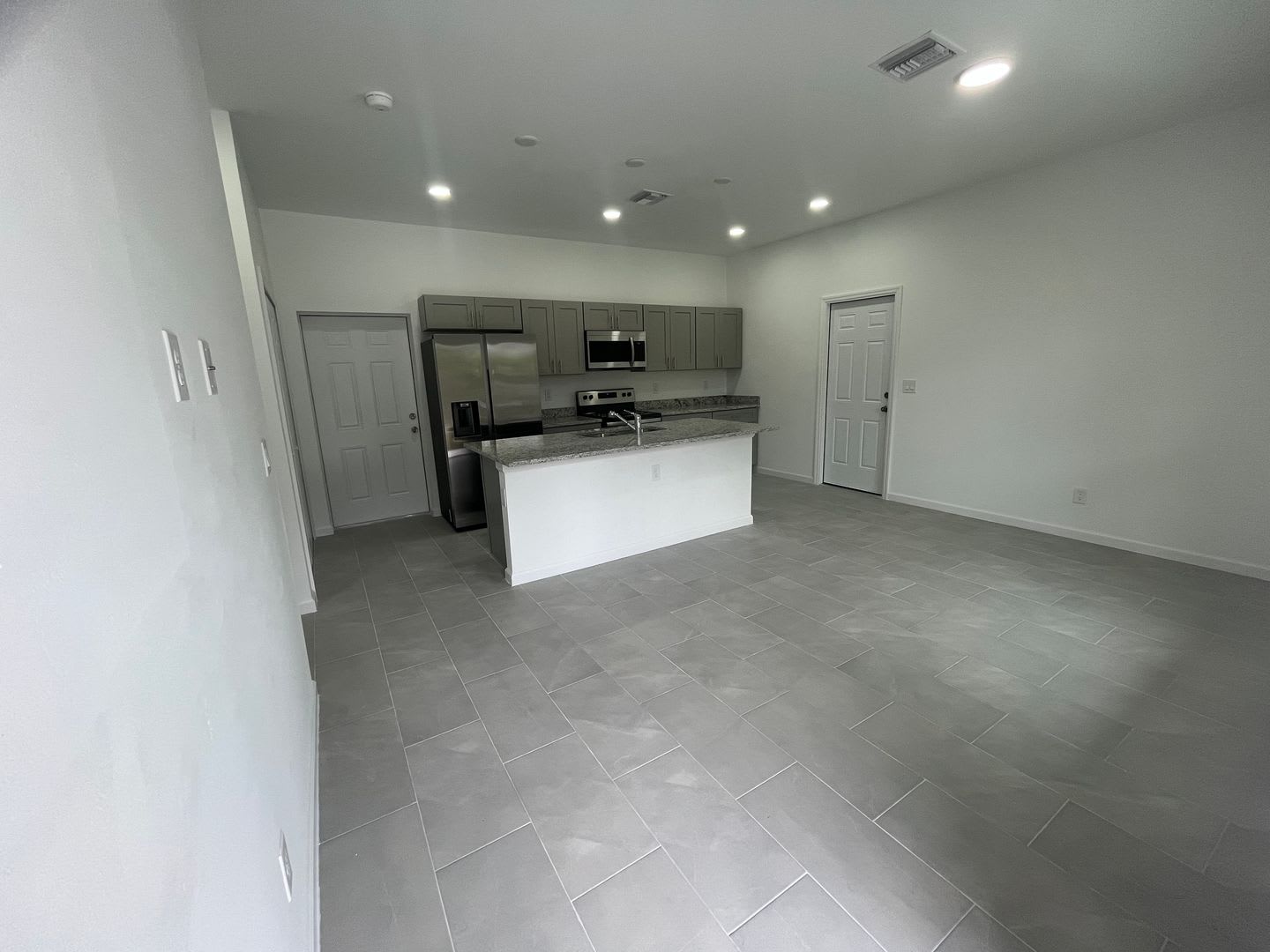 ONE OF A KIND! BRAND NEW 1 Bedroom-1 Bath- 1 Car Garage in Desirable Lehigh Acres! – photo 3