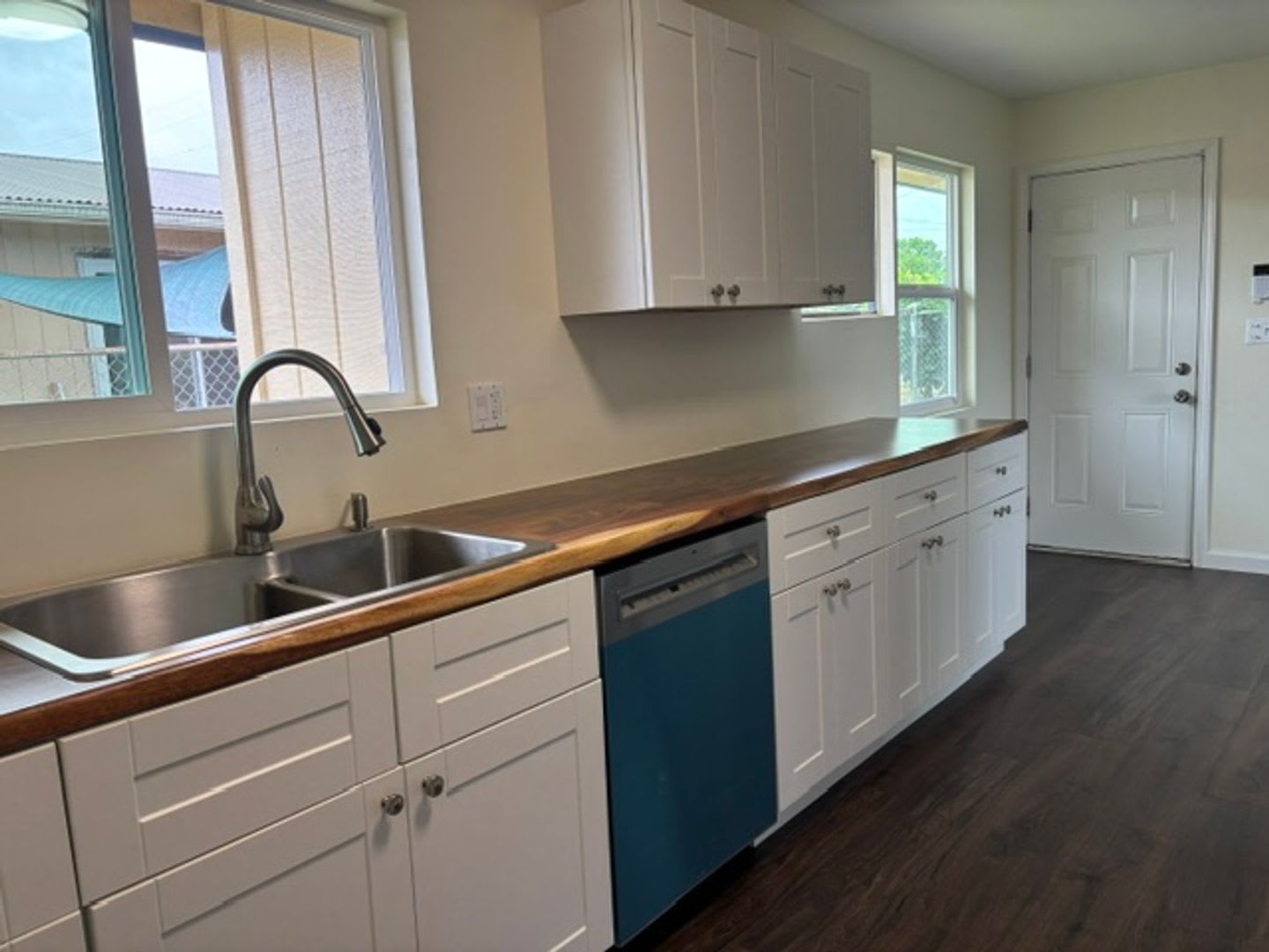 3 Bedroom / 2 Bath Pet Friendly Home In Hilo! – photo 1