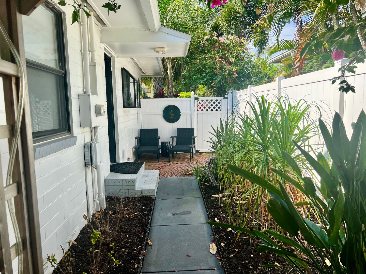 Fully Furnished Utilities Included 2 2 Old Ne Bungalow Lease Term Through December 2026 – photo 4