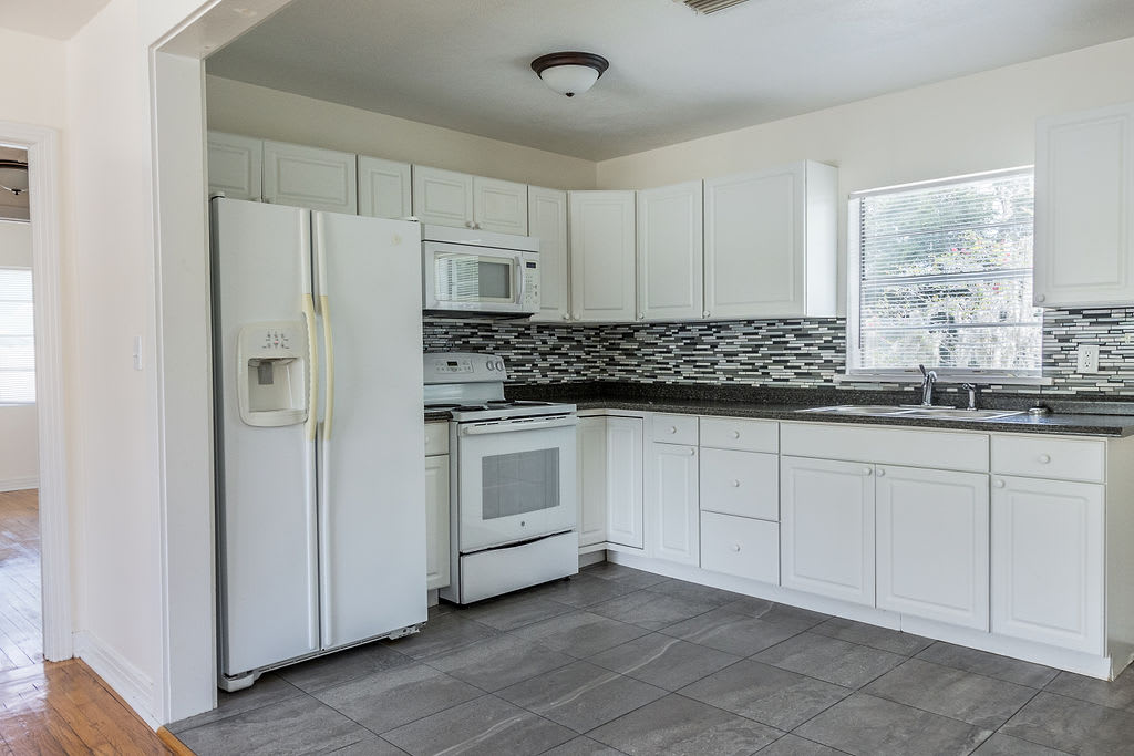 630 E Indiana Ave – photo 3