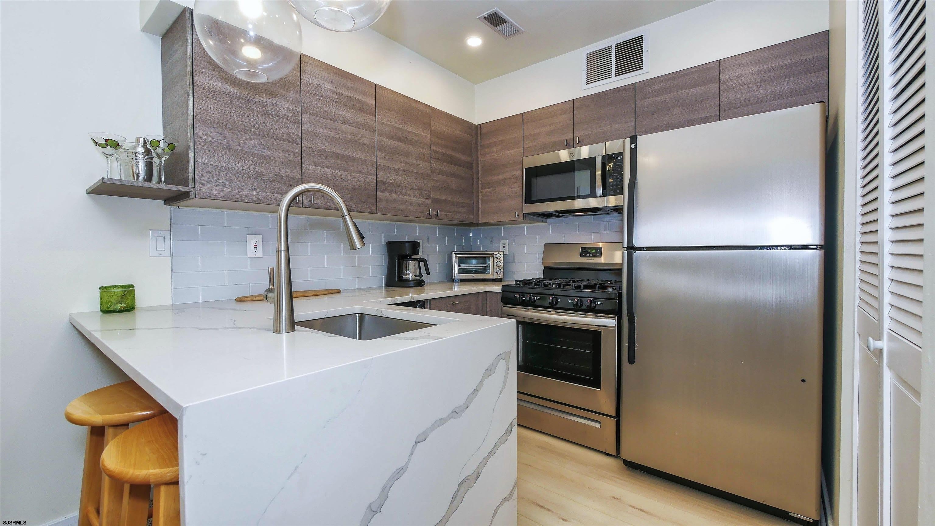 6 N Adams – photo 3