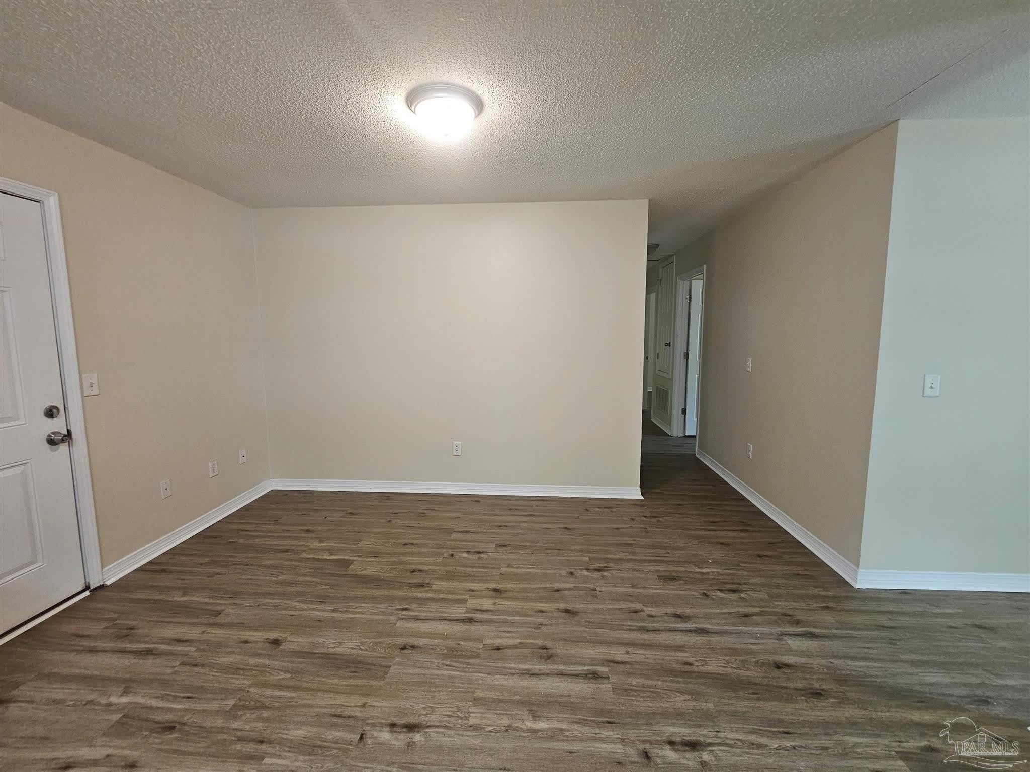 2040 E Roberts Rd – photo 3
