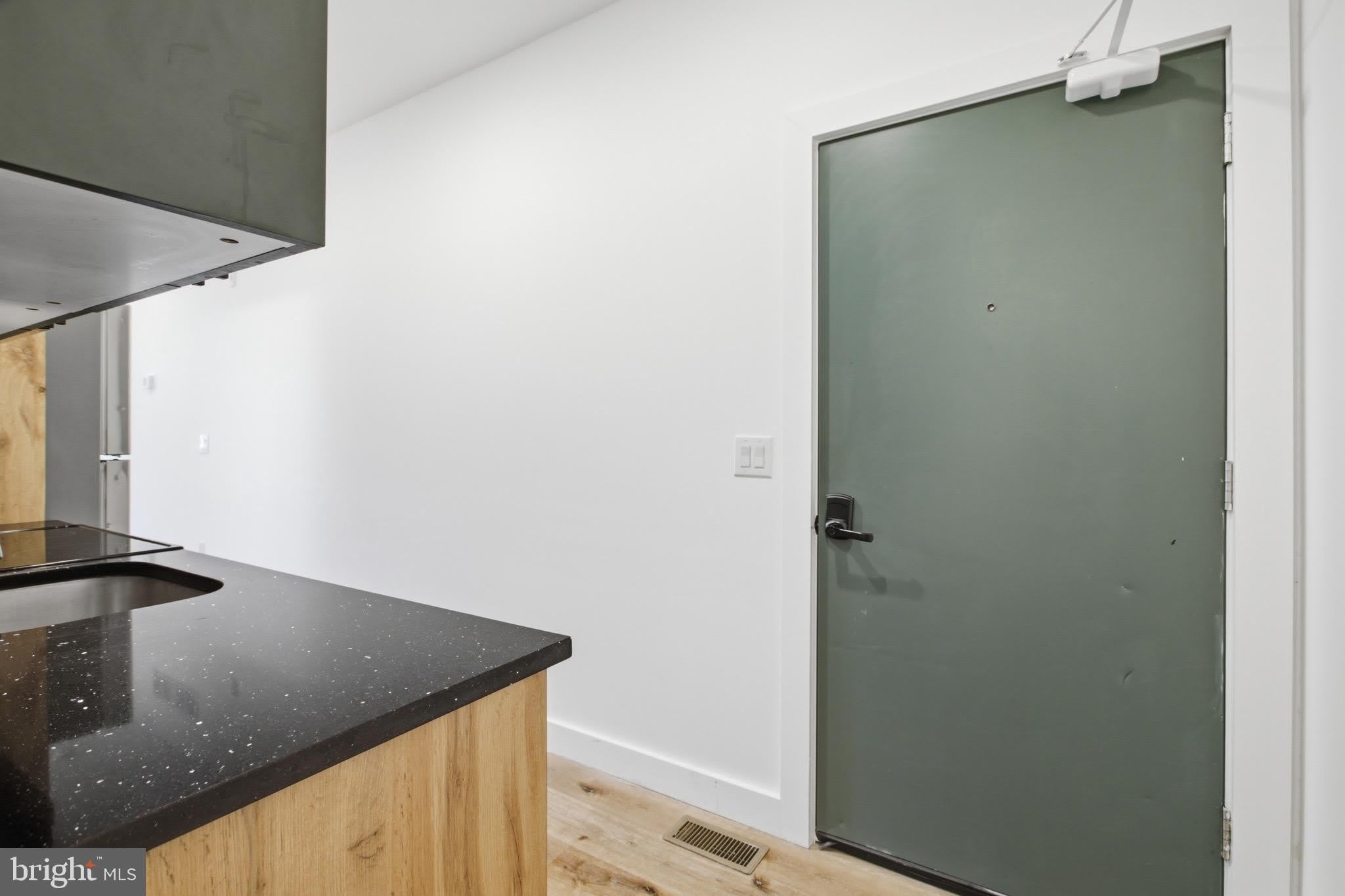 4243 MANTUA Avenue – photo 2