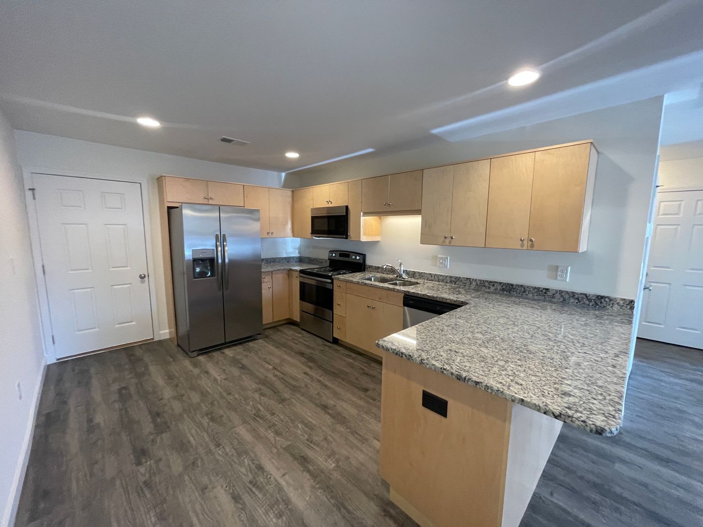 Available NOW! 2BD 1 BA Duplex in Super Convenient Location – photo 3