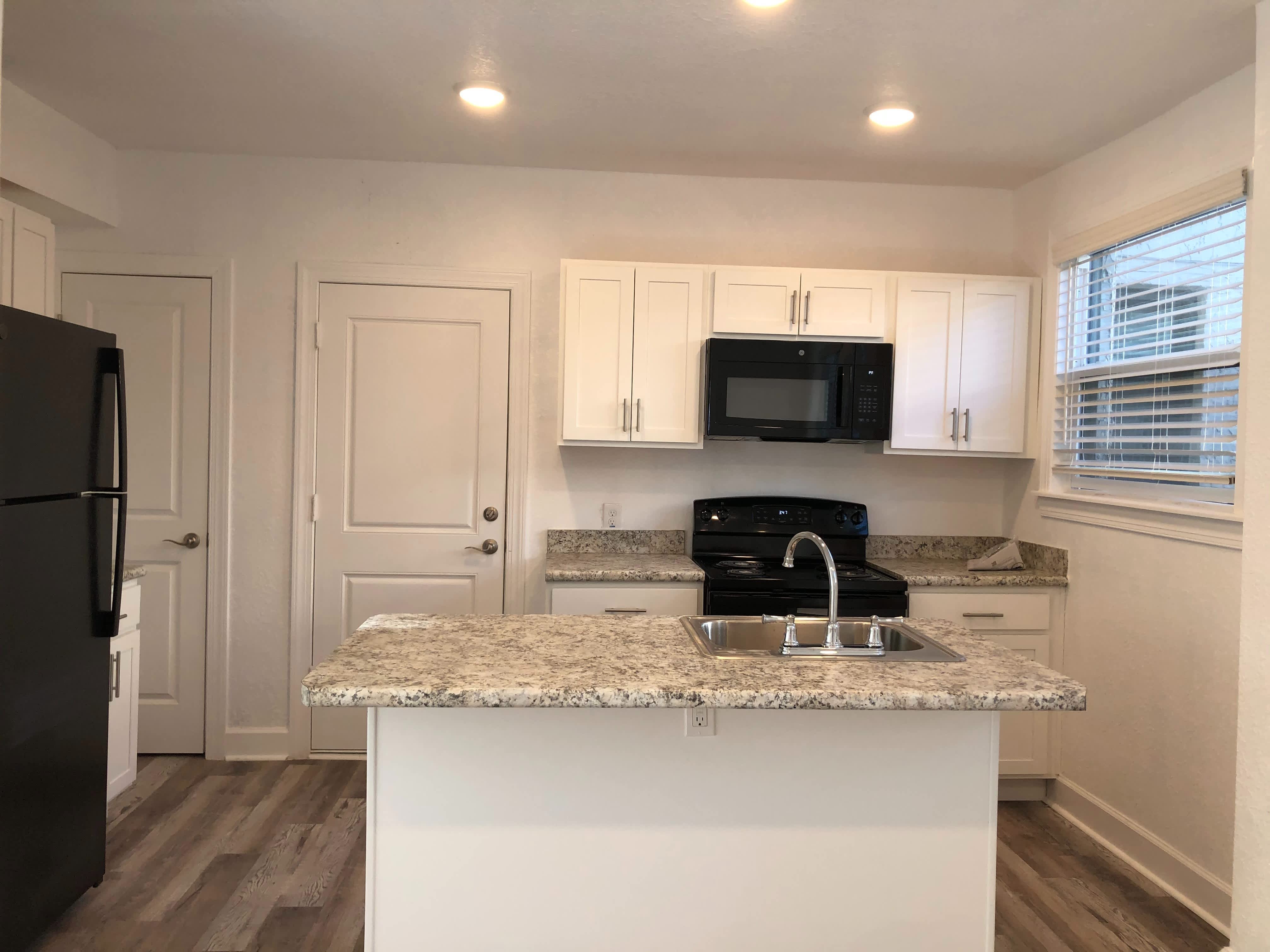 Riviera Park Apartments Townhomes – photo 2
