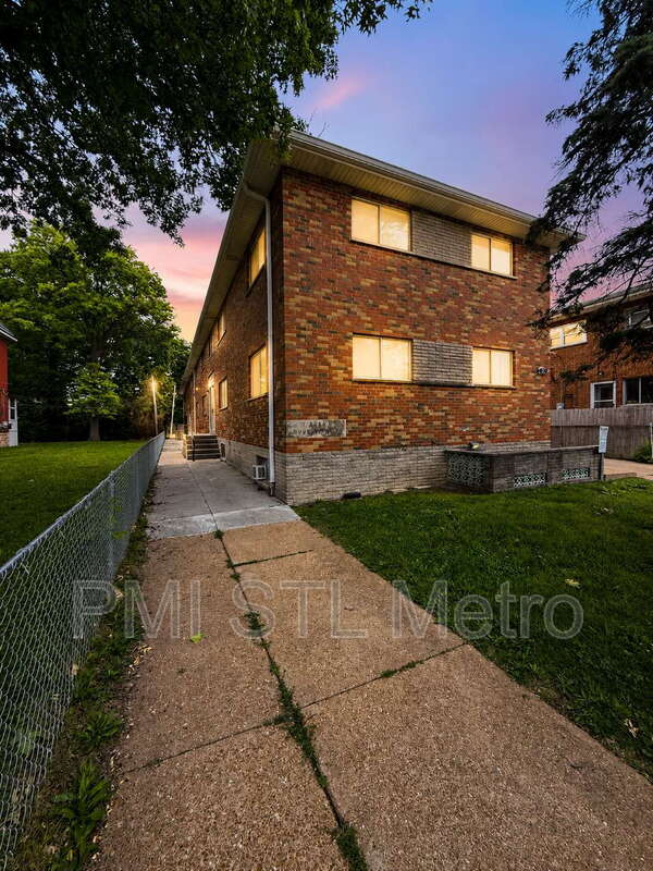 4838 South Broadway Street Unit B – photo 1