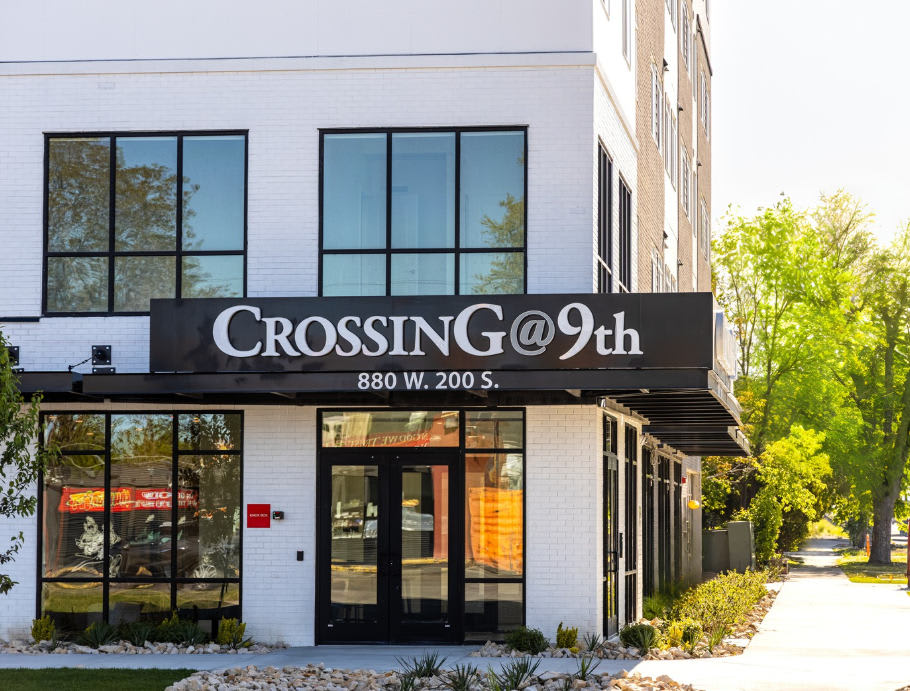 Crossing at 9th – photo 1