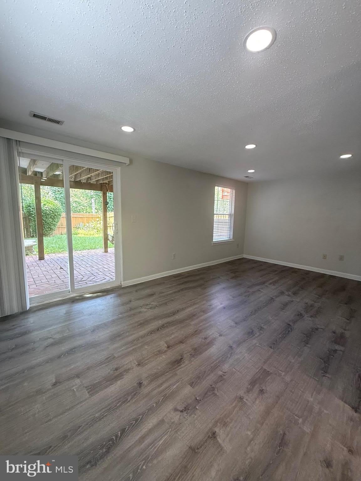110 LAKEVIEW Court – photo 4