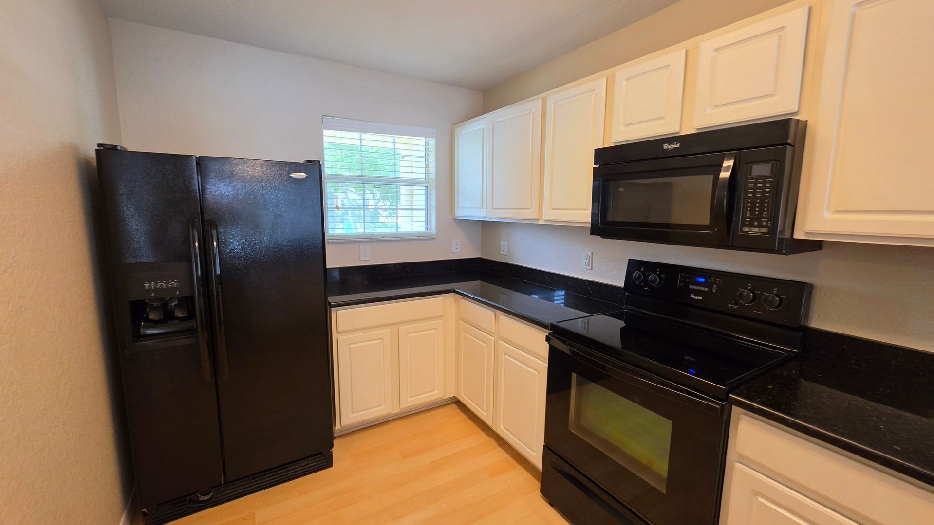 Charming 3-Bed, 2-Bath Home Near The Villages – photo 5
