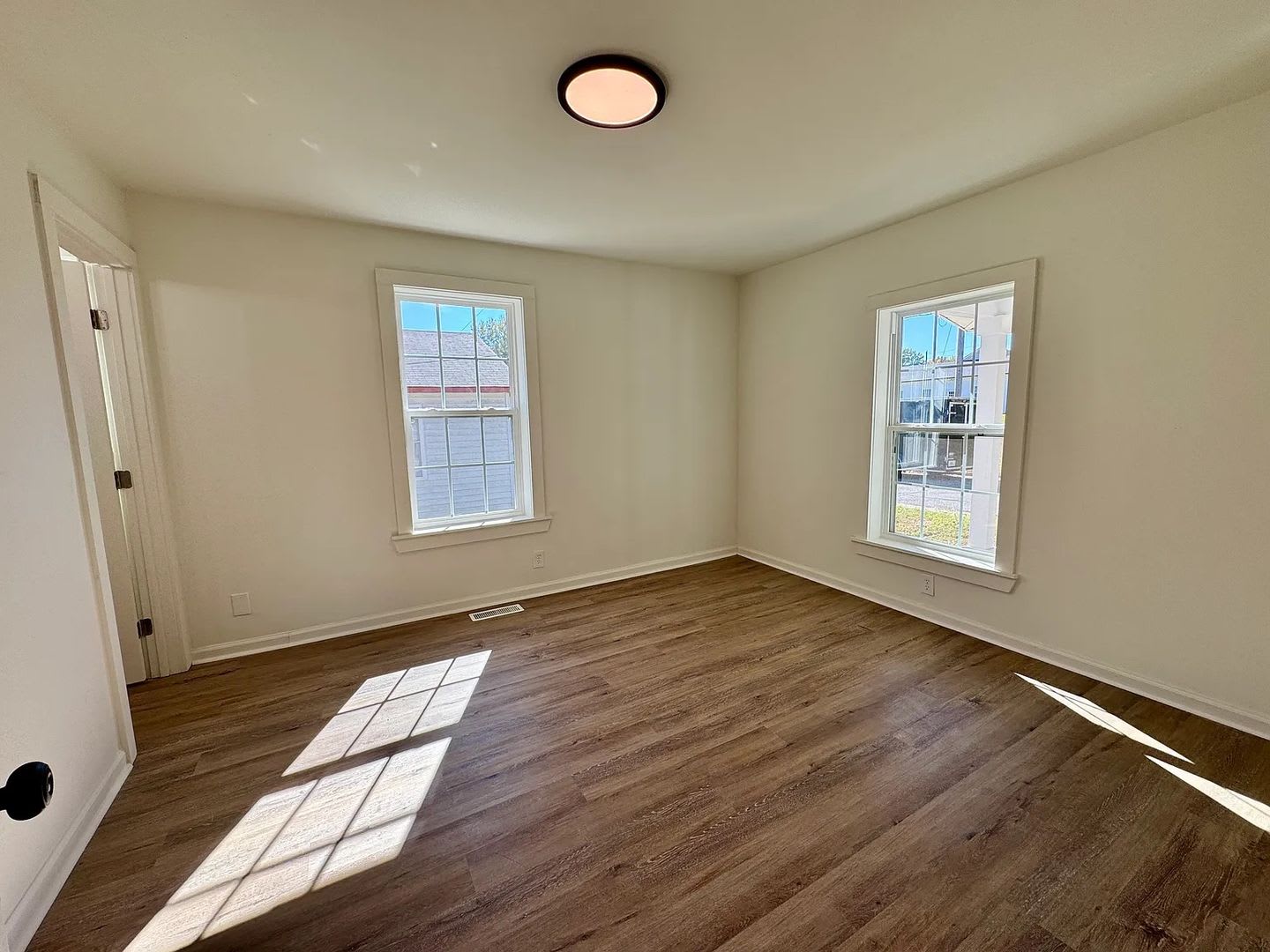 Room in 4 Bedroom Home in Concord – photo 3
